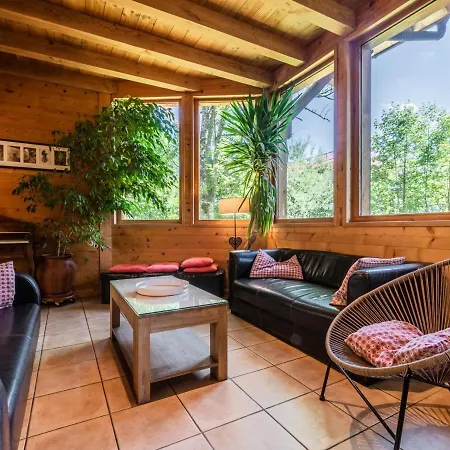 Chalet De 7 Pieces Avec Jacuzzi Et Wi-fi, Proche Des Telecabines Et Du Centre Des Gets - Fr-1-671-4 Les Gets